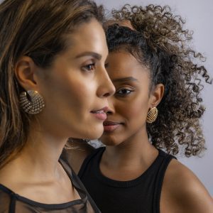 Brincos em prata efeito rendilhados com zircónias