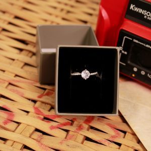 Anel em prata com zircónias