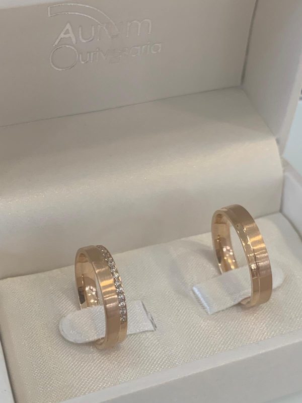 Alianças rosa com rebaixo na lateral e pedras2