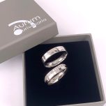 aliança 4 mm c friso e pedras